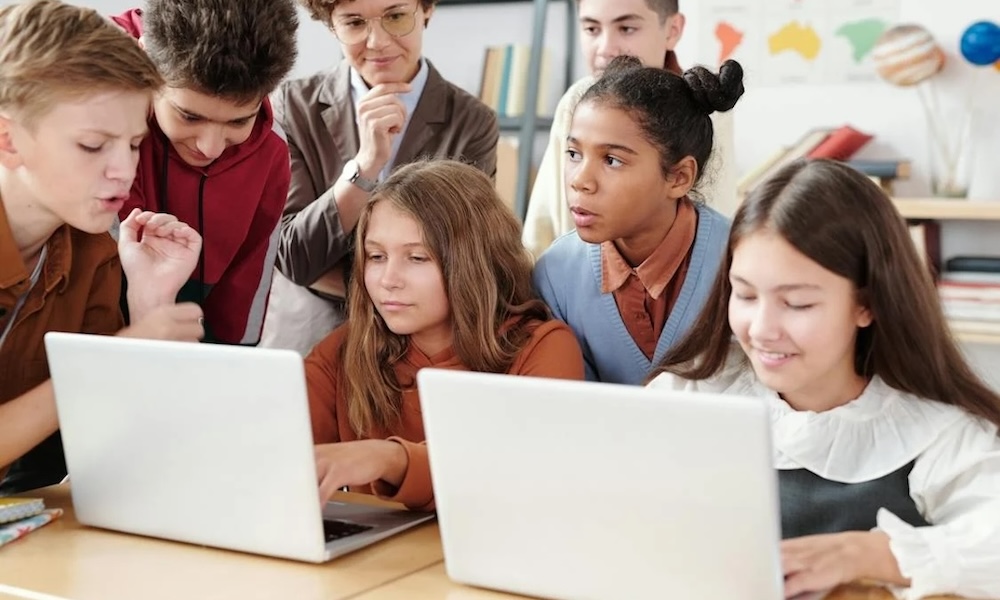 Día Internacional de la Internet Segura 2025 - Ludomag